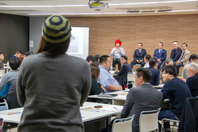 2019年1月に開催した「食と観光サミット2019」では、羽田未来総研の大西洋社長、新富町の小嶋崇嗣町長らが登壇。地方創生における空港と町のかかわりについてトークセッションを行いました。